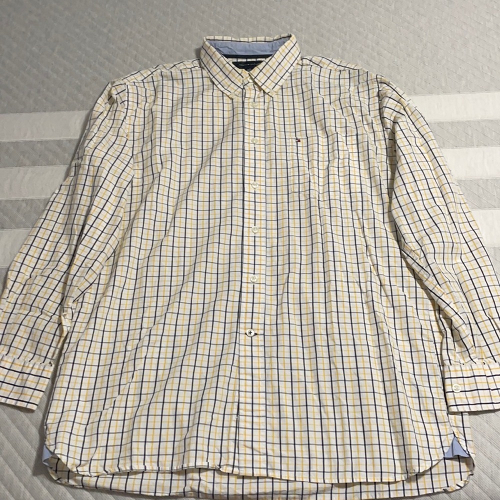 Men’s Tommy Hilfiger button down shirt